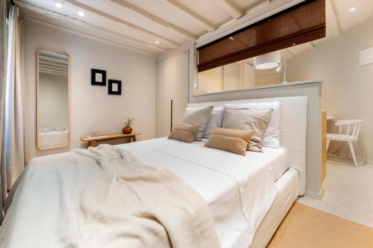 Calnova Suites 罗维尼 外观 照片