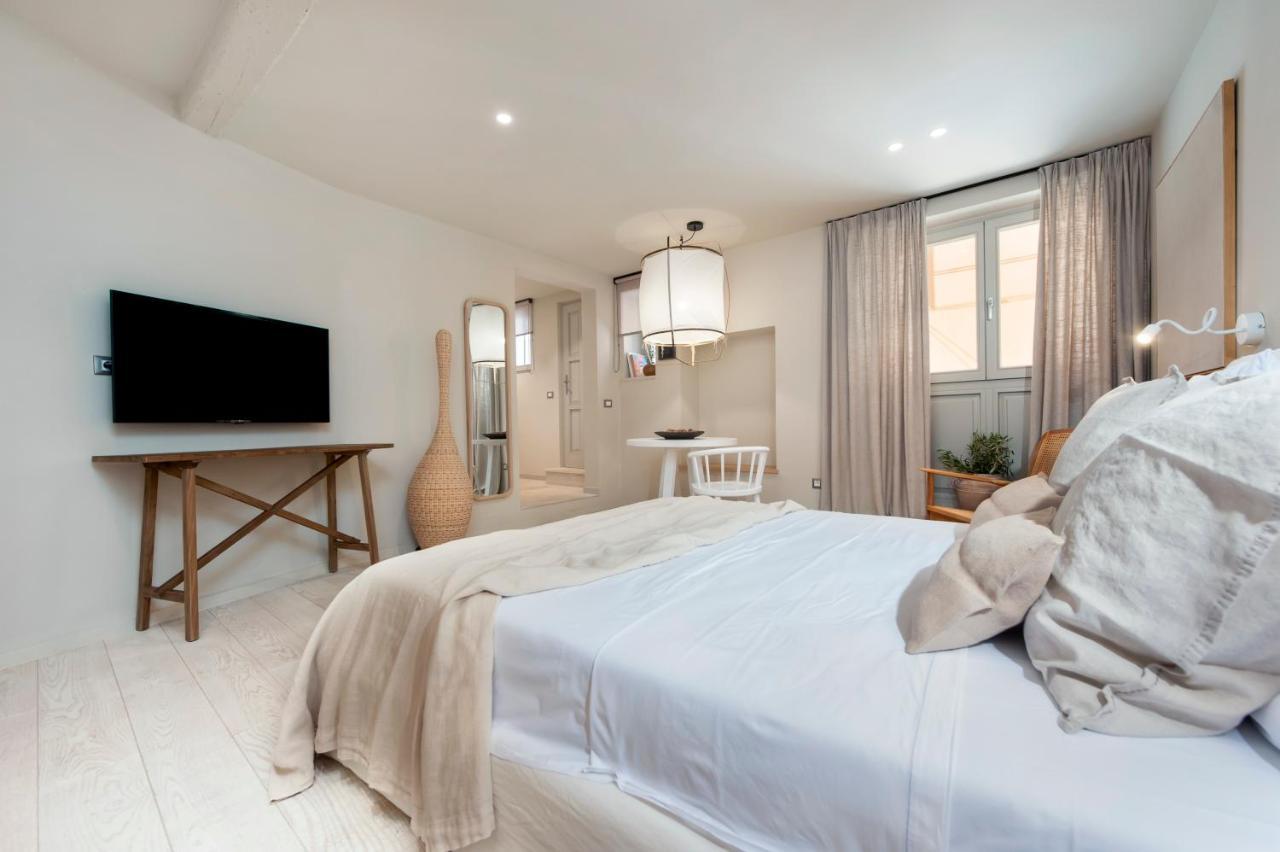 Calnova Suites 罗维尼 外观 照片