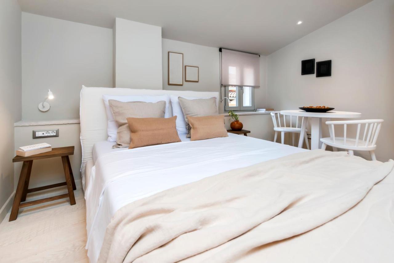 Calnova Suites 罗维尼 外观 照片